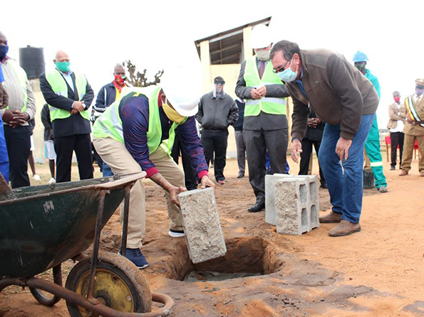 FMF lança pedra para reabilitação do Campo Municipal de Chimoio
